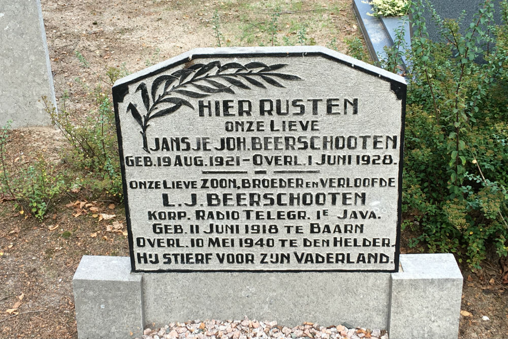 Dutch War Graves New Municipal Cemetery Baarn #2