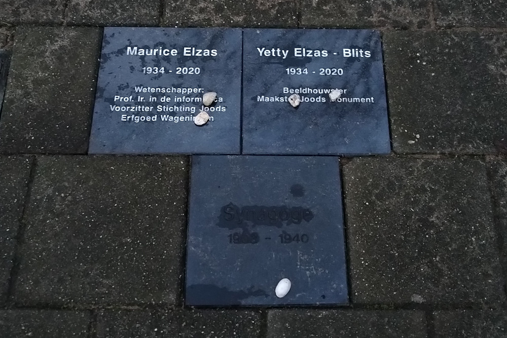 Memorial stones Maurice and Yetty Elzas #1