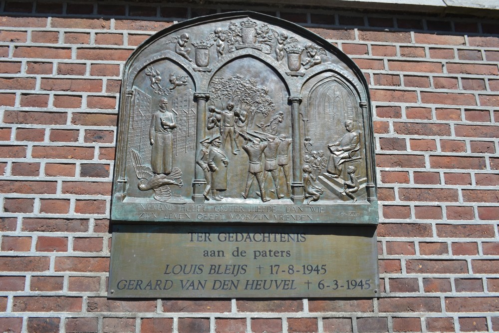 Gedenktekens WO2 Kerk Roermond #1