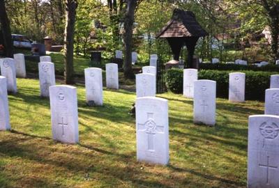 Commonwealth War Graves St. Deiniol Churchyard