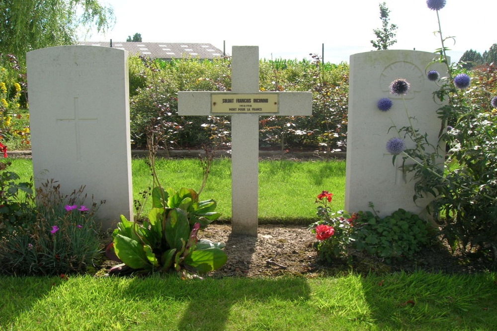 Commonwealth War Cemetery Cement House #5