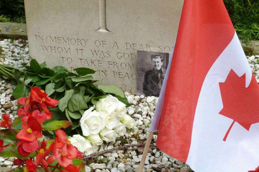 Commonwealth War Graves Municipal Cemetery Hellendoorn #5