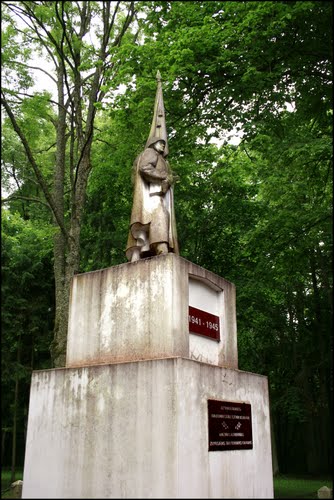 Mass Grave Soviet Soldiers Raudone #1