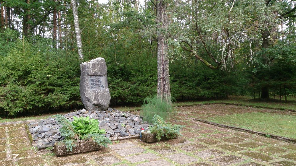 Monument Executieplaats Ķelderleja Valmiera #2