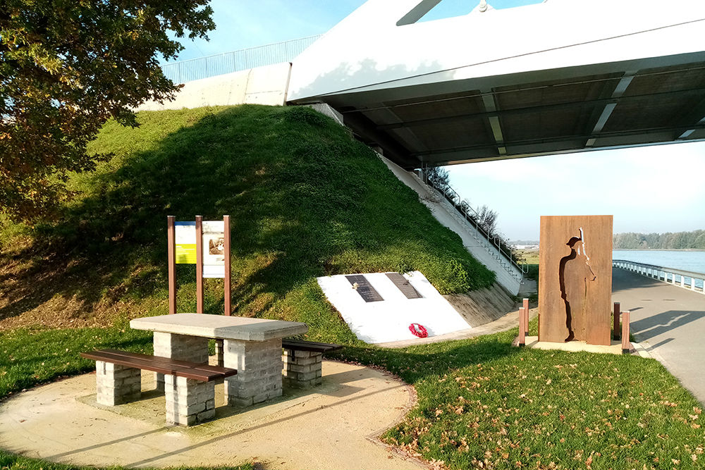 War Memorial Viersel #1