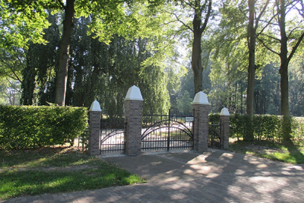 Dutch War Graves Municipal Cemetery Gasselte #4
