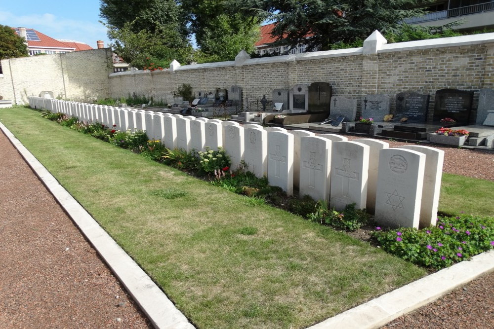Oorlogsgraven van het Gemenebest Gemeentelijke Begraafplaats Malo-les-Bains #4