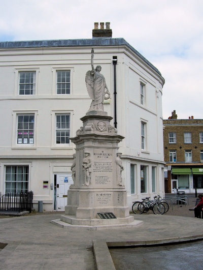 Oorlogsmonument Staines #1