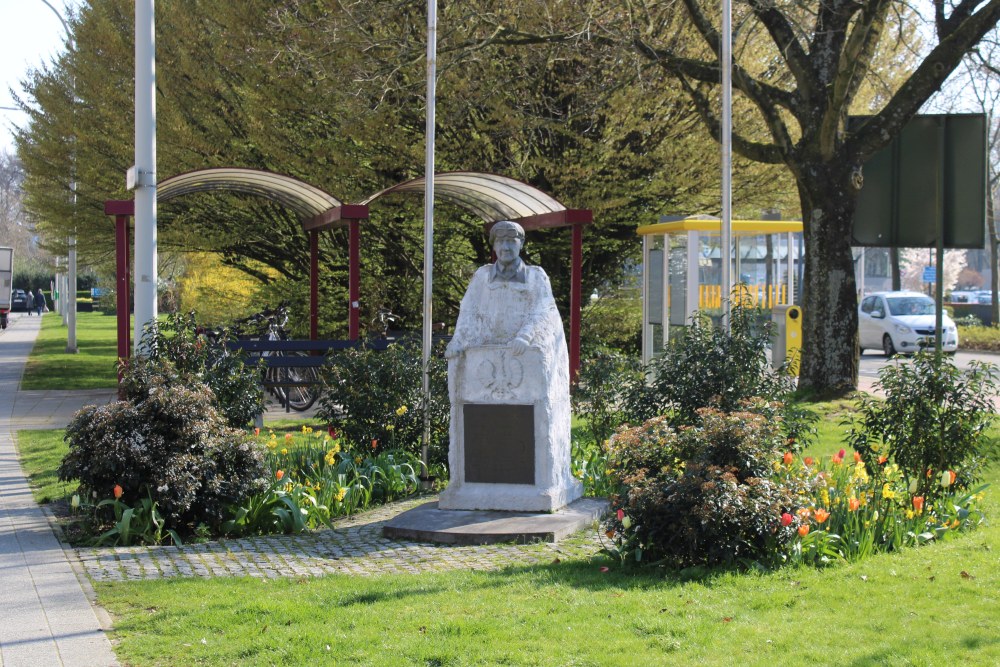 Memorial Polish General Stanislaw Maczek Beveren