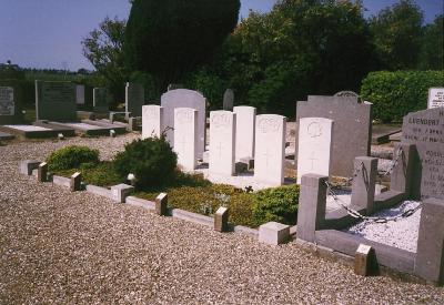 Commonwealth War Graves Zwartewaal #3