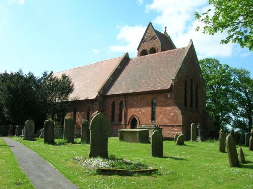 Oorlogsgraf van het Gemenebest St. Laurence Churchyard #1