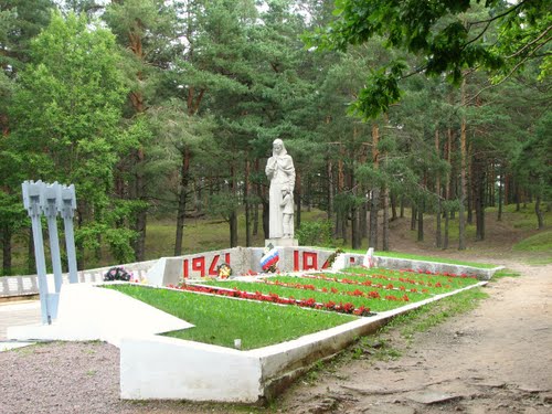 Mass Grave Soviet Soldiers Pechory #1