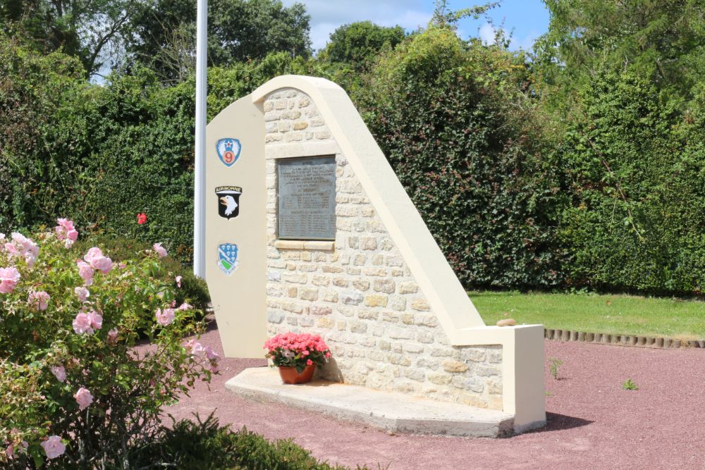 Monument Currahee Beuzeville-au-Plain #4