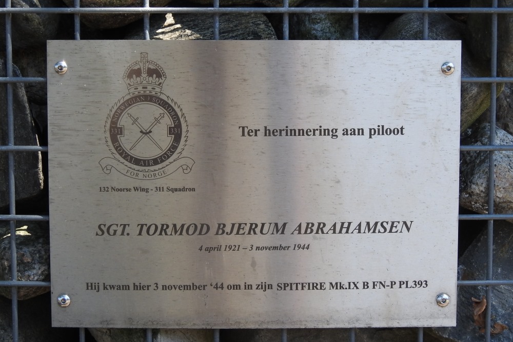 Memorial Crash 03-11-1944 Oosterhout #3