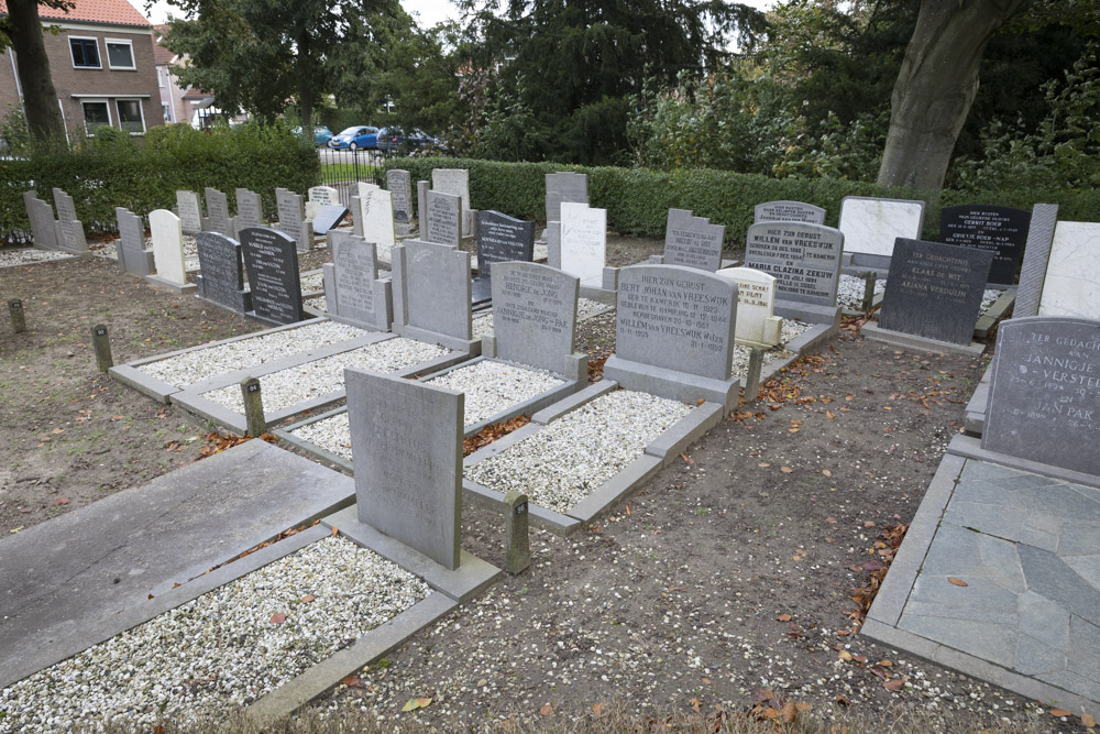 Dutch War Grave Churchyard Kamerik #3