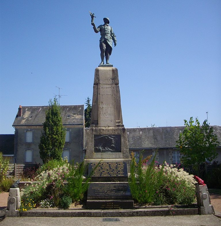 Oorlogsmonument La Souterraine #1