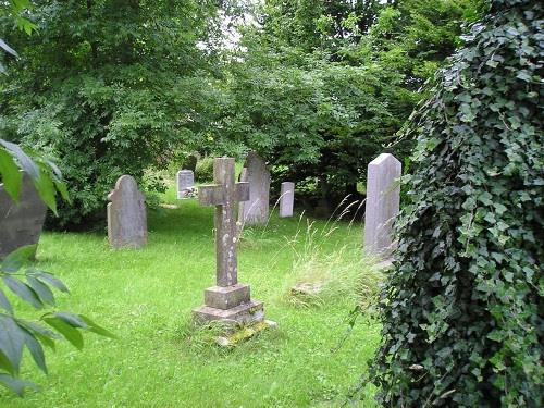 Oorlogsgraf van het Gemenebest St. Peter Churchyard