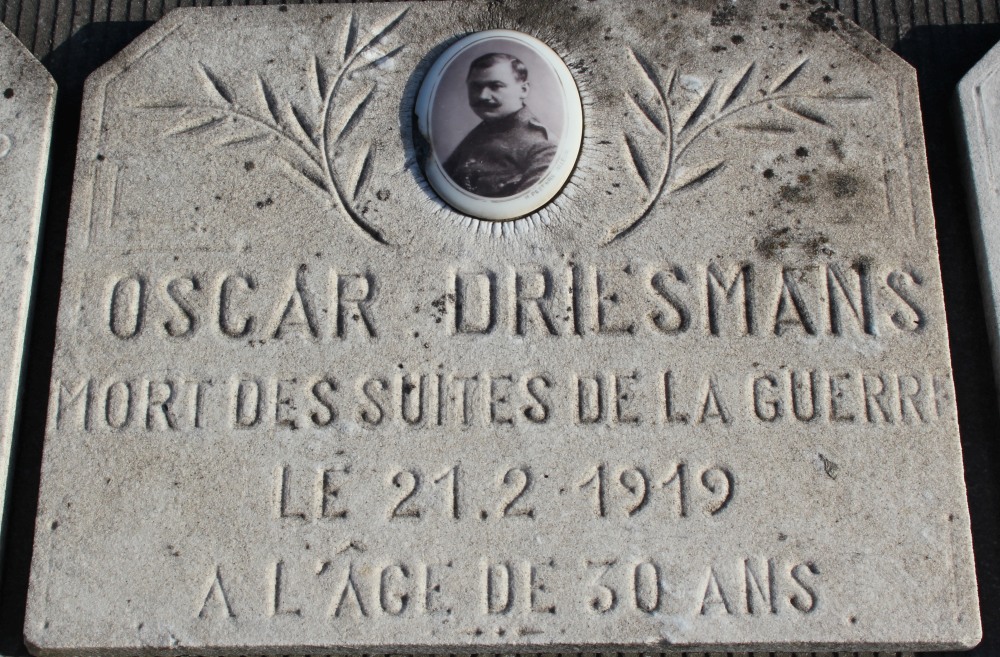 Oorlogsmonument Begraafplaats Kemexhe #4