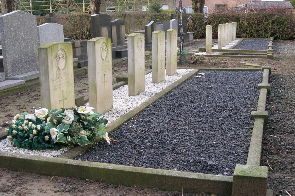 Commonwealth War Graves Hoogstade Churchyard