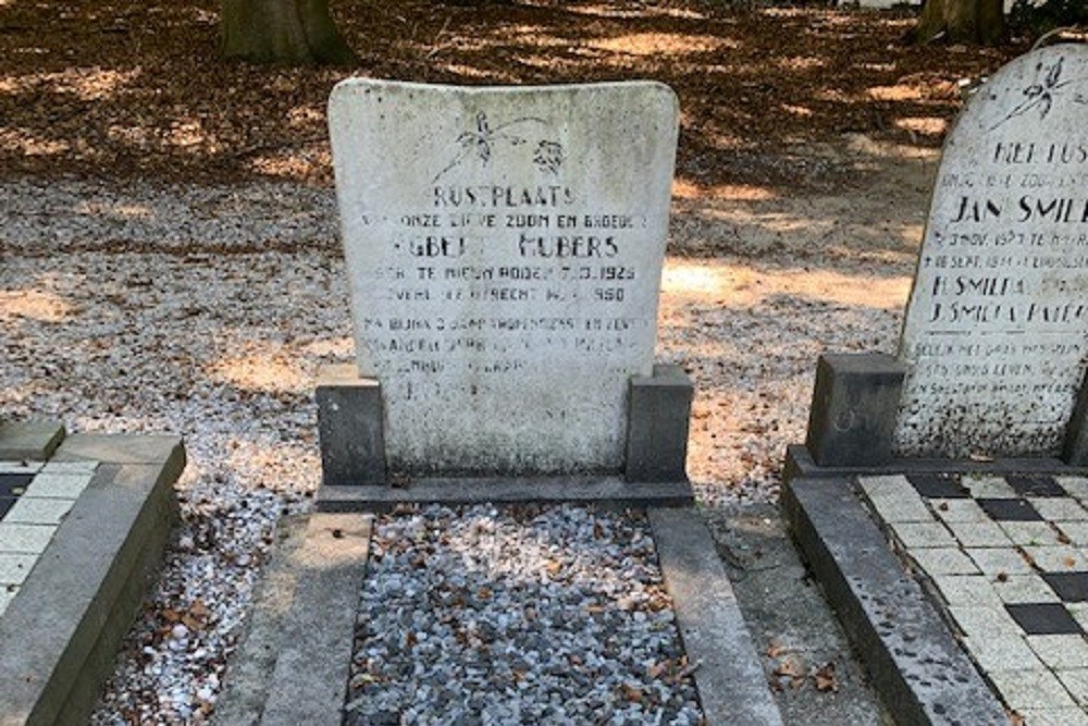 Dutch War Graves Municipal Cemetery Nieuw-Roden #2