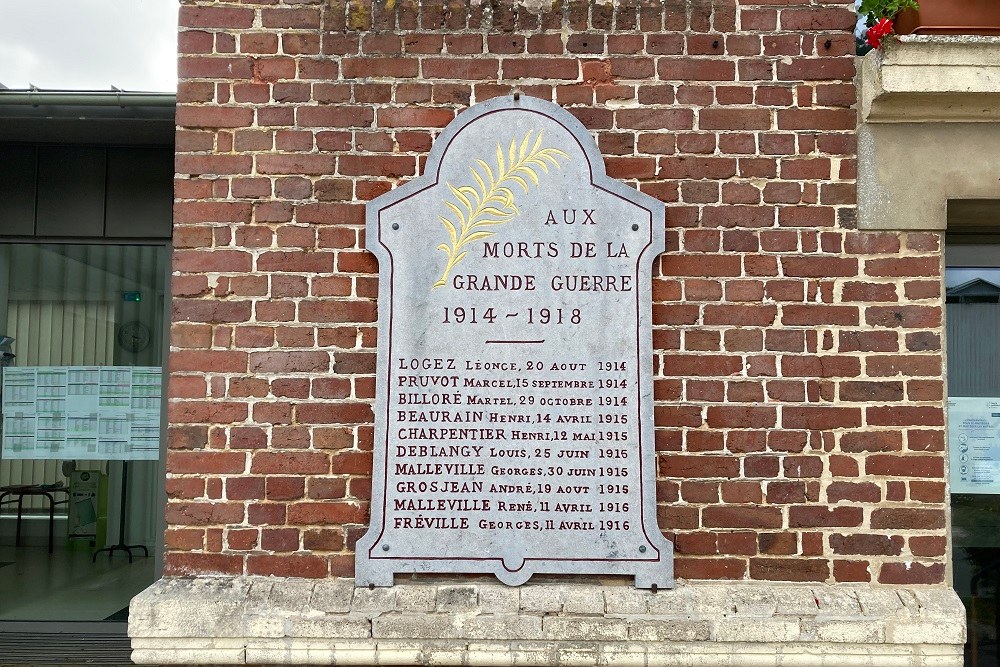 Gedenktekens Oorlogsslachtoffers WW1 Stadhuis Saint-Maxent #2
