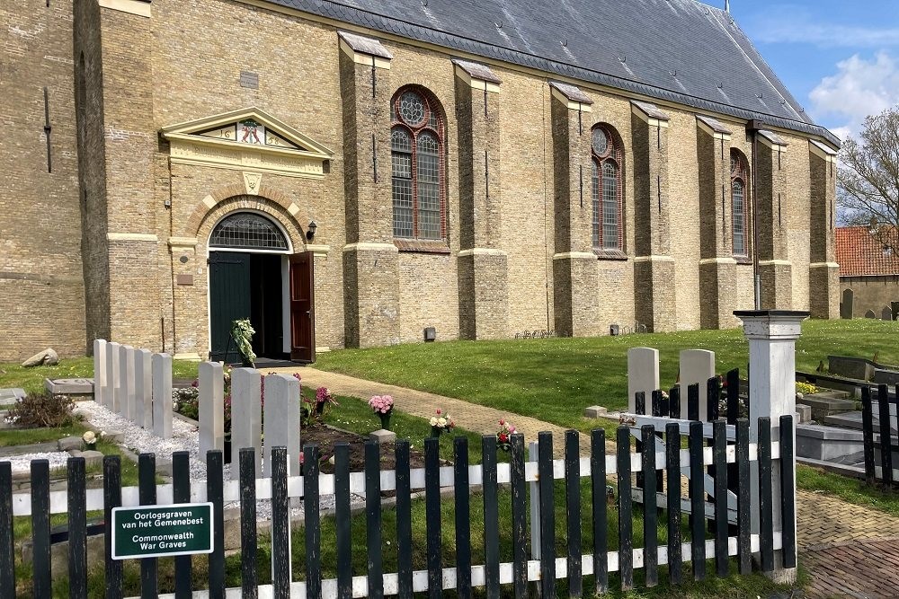 Commonwealth War Graves Protestant Churchyard Hindeloopen #4