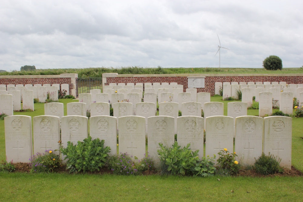 Commonwealth War Cemetery Gomiecourt South #3