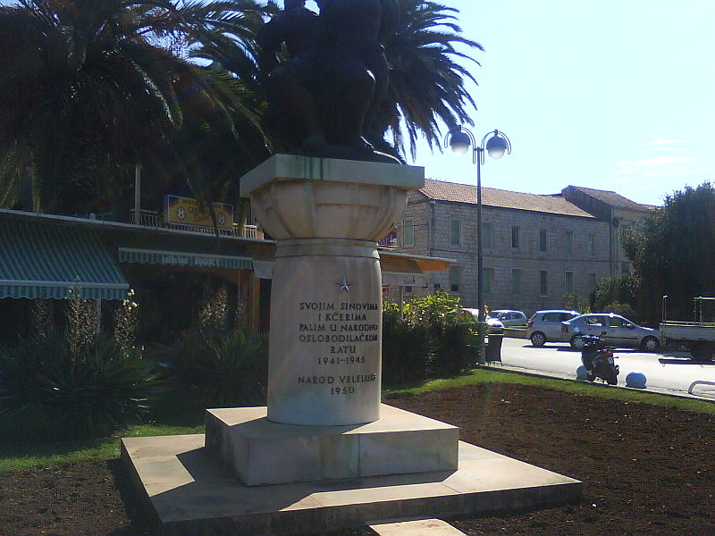 Monument Omgekomen Partizanen Vela Luka #1