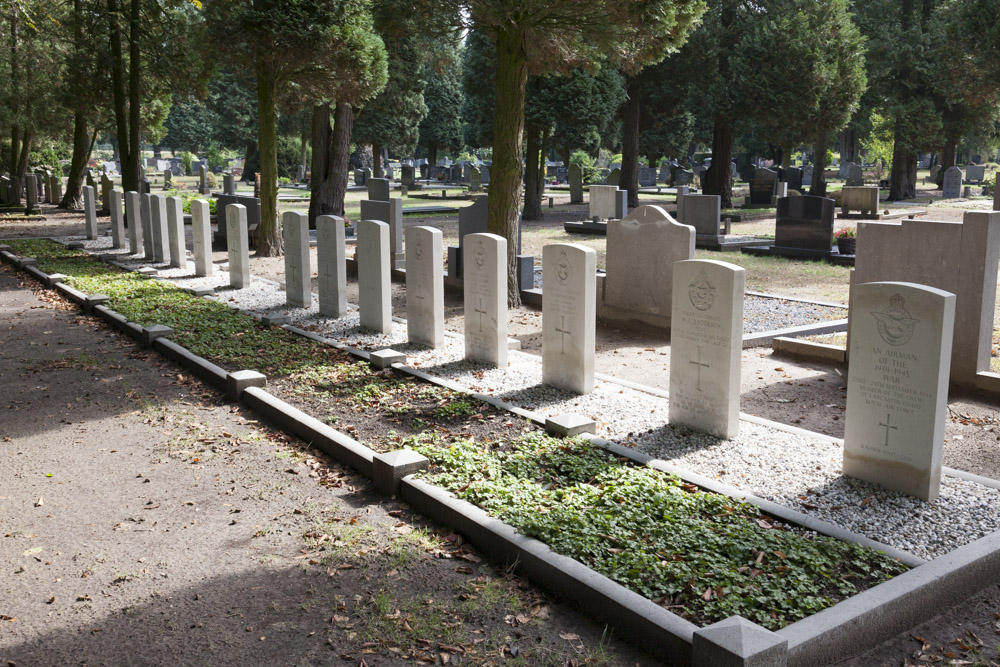 Oorlogsgraven van het Gemenebest Algemene Begraafplaats Zelhem