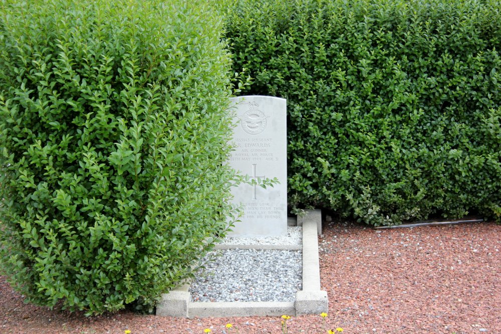 Commonwealth War Graves Baisy-Thy #2
