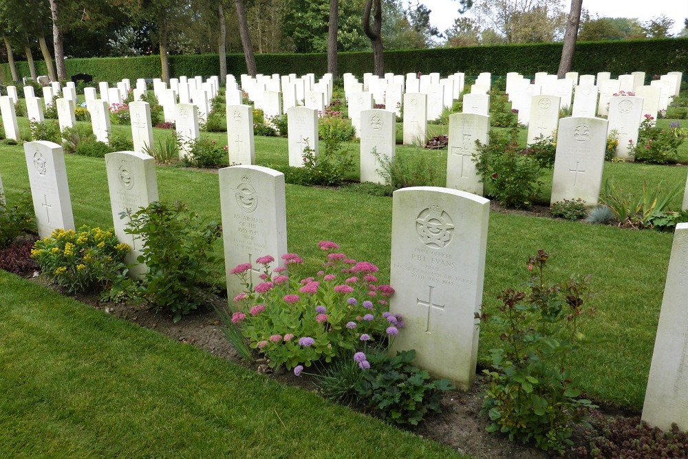 Commonwealth War Graves Oostduinkerke #2