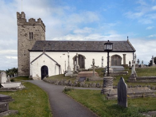 Oorlogsgraven van het Gemenebest St. Trillo Churchyard