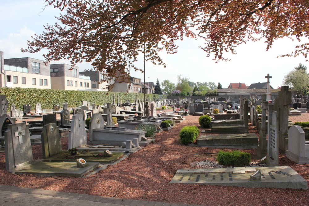 Belgian Graves Veterans Lanklaar Old Cemetery