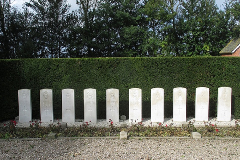 Commonwealth War Graves Municipal Cemetery Westernieland #1
