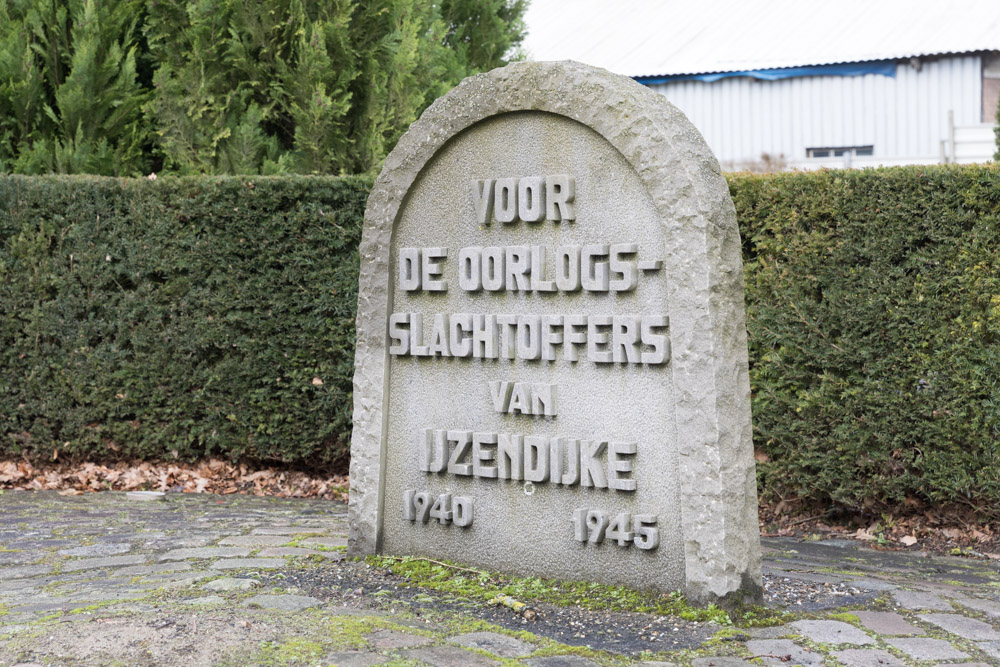 Monument Burgerslachtoffers IJzendijke #1