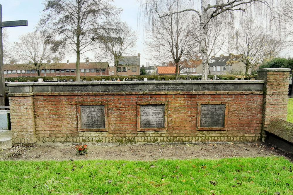 Mass Grave Civilian Casualties Catholic Cemetery Zevenbergen #4