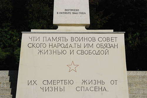 Sovjet Oorlogsbegraafplaats Hollabrunn #2