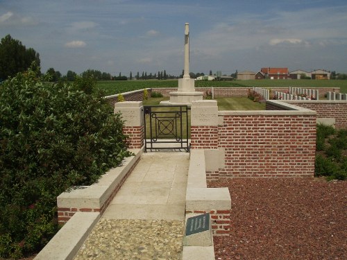 Commonwealth War Cemetery Suffolk (La Rolanderie Farm)