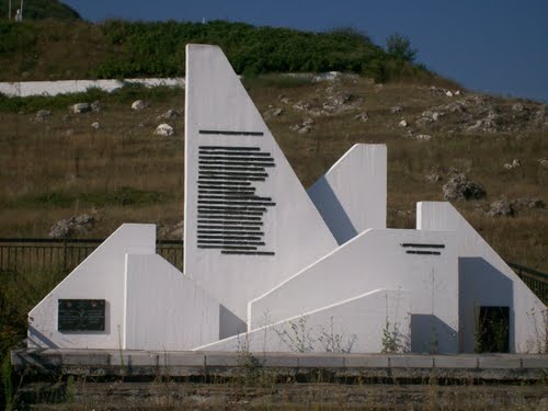 Memorial Greek Soldiers Fort Lisse Ochyro #1