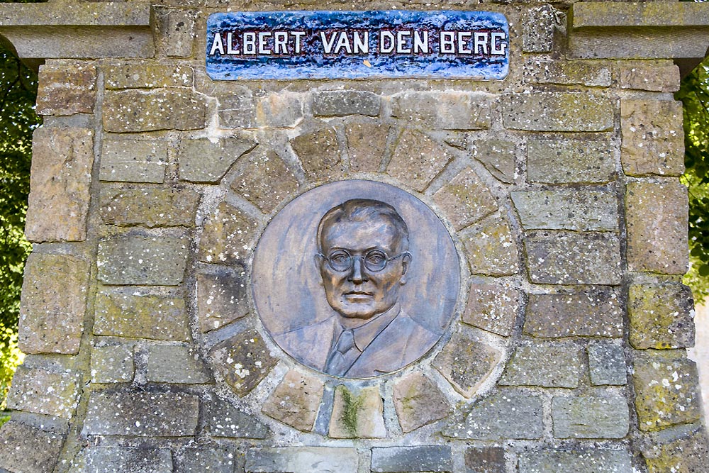 Monument Verzetsstrijder Albert van den Berg #2