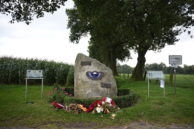 Monument Parachutist Freddy Limbosch