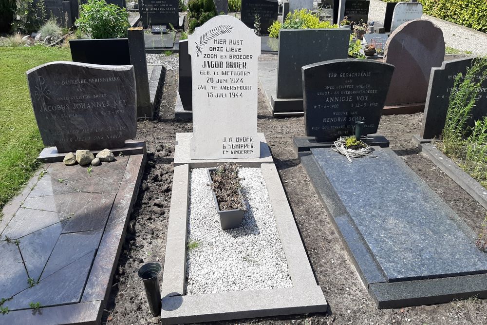 Nederlandse Oorlogsgraven Gemeentelijke Begraafplaats #1