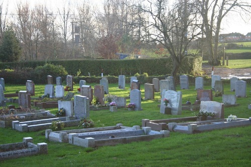 Commonwealth War Graves St Peter Churchyard
