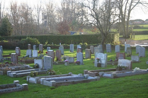 Commonwealth War Graves St Peter Churchyard #1