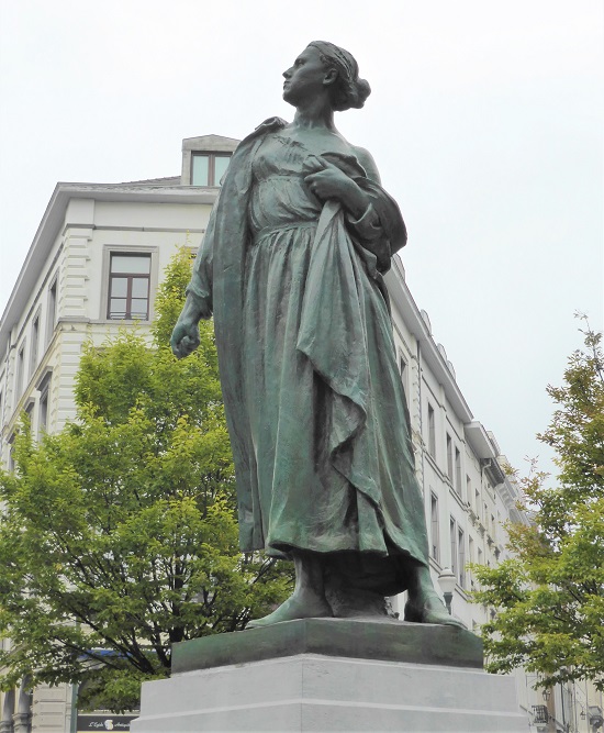 Monument Gabrielle Petit #4