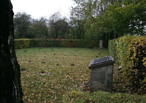 Graves Victims Camp Schandelah