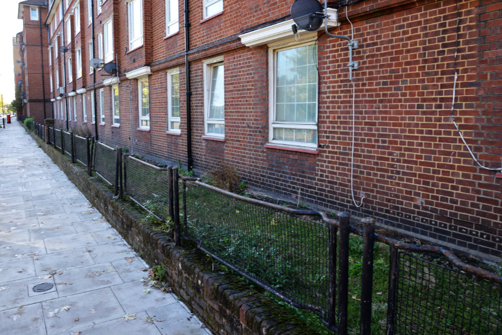 Stretcherbed Fences Tabardstreet #1