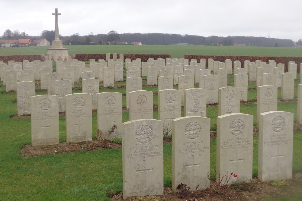 Commonwealth War Cemetery Longueval Road #2