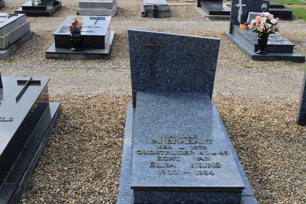 Belgian Graves Veterans Halen Cemetery Velpen #2