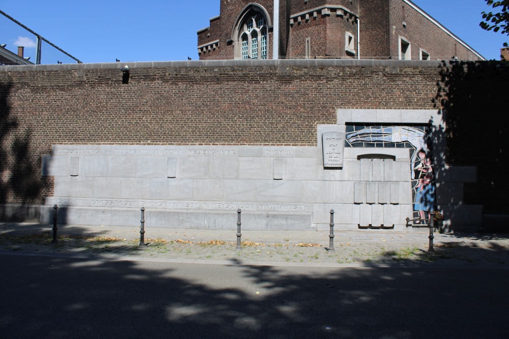 Monument Politieke Gevangenen Mons #1